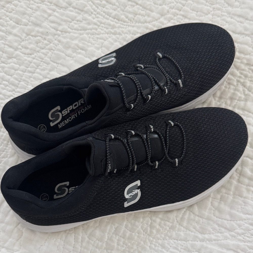 Skechers Black and White Women's Sneakers